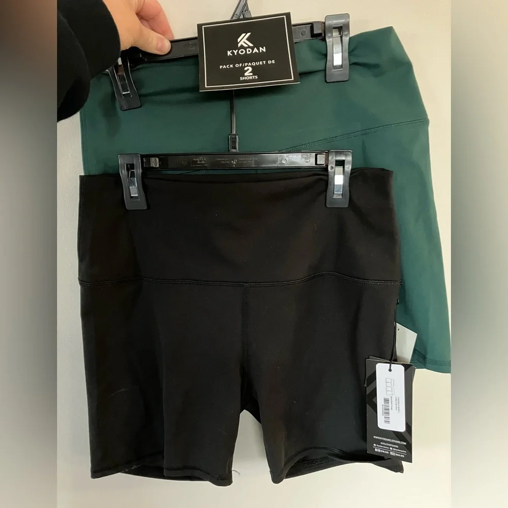 Women’s 2 pack of shorts , brand with with tags - Picture 2 of 2